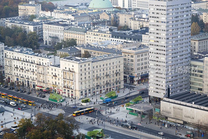 华沙的街道交叉口和住宅楼，Arial View